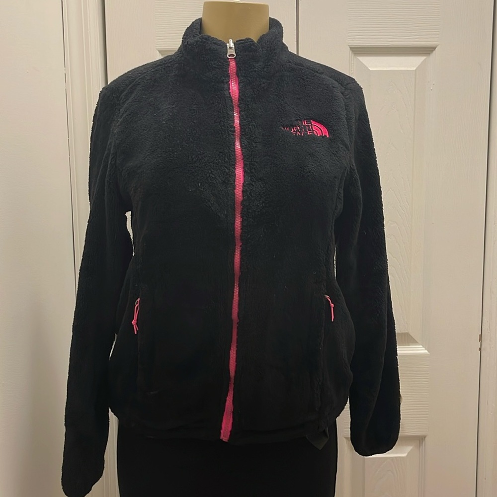 #2 THE NORTH FACE —2X$45
Black Denali Jacket blue, and pink zipper size small